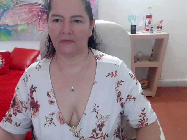 leonela, une amatrice française avec qui discuter et avoir du sexe