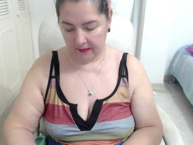 leonela's BongaCams show and profile