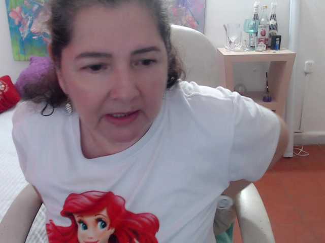 leonela's BongaCams show and profile