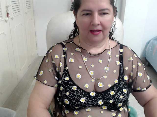 leonela's BongaCams show and profile