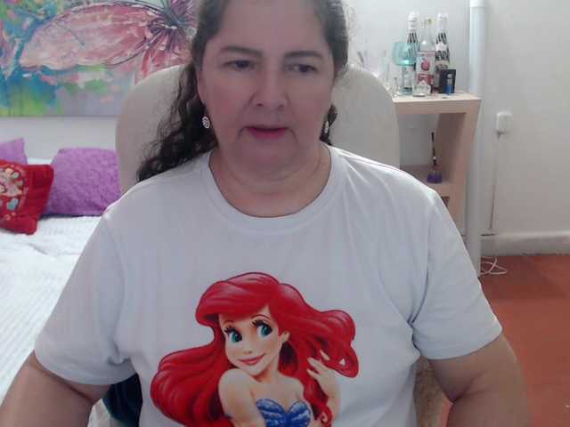 leonela's BongaCams show and profile