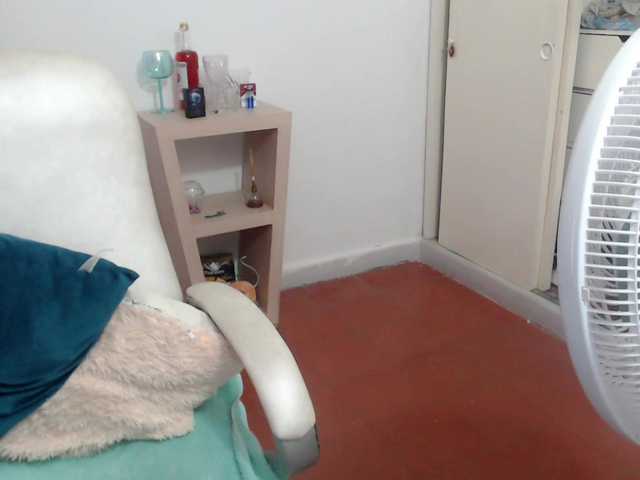 leonela from BongaCams