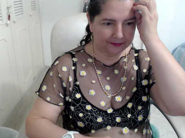 leonela's BongaCams show and profile