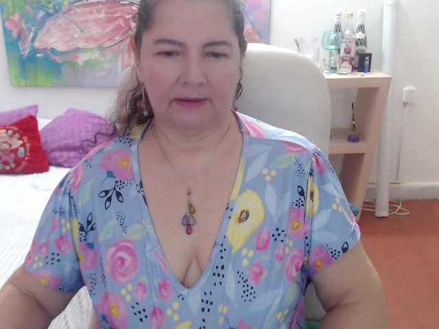 leonela's BongaCams show and profile