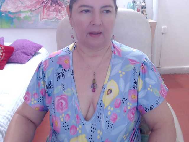 leonela's BongaCams show and profile