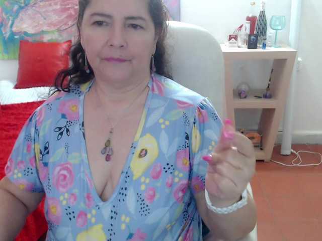 leonela's BongaCams show and profile