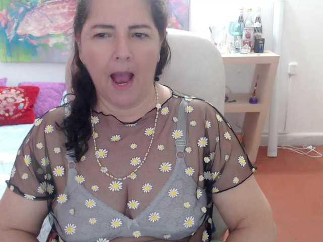 leonela's BongaCams show and profile