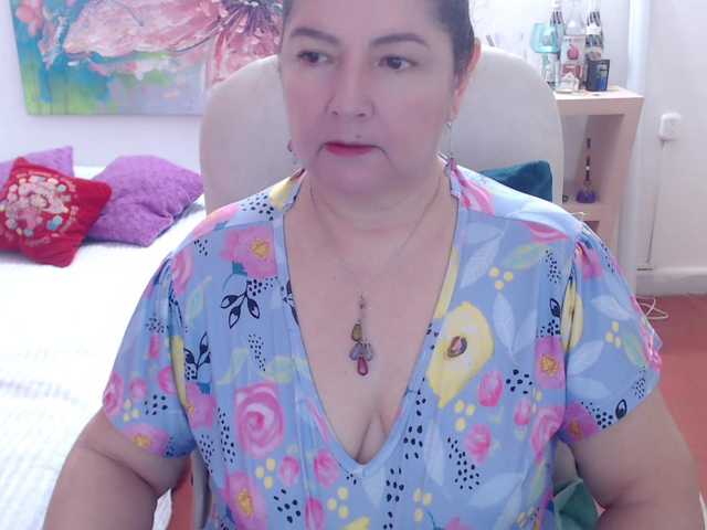 leonela live cam profile