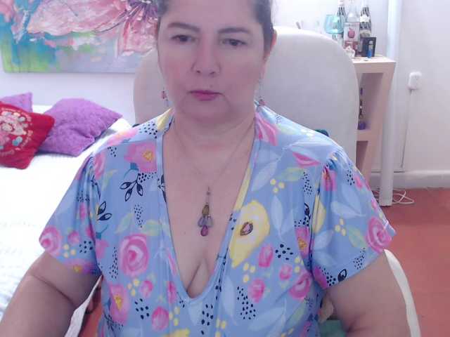 leonela's BongaCams show and profile