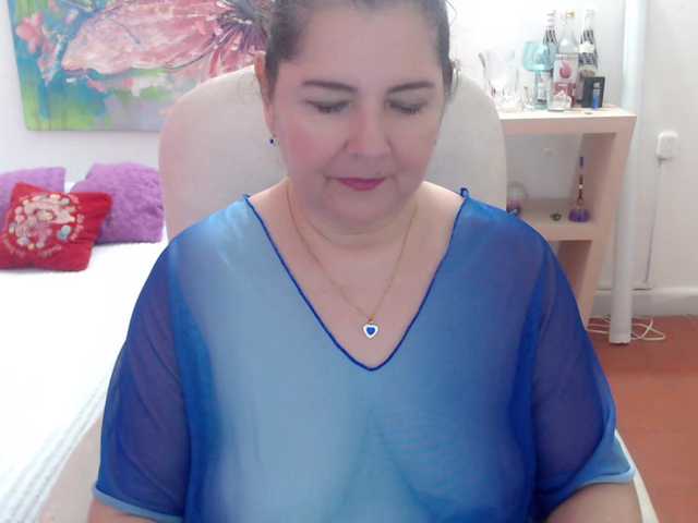 leonela's BongaCams show and profile