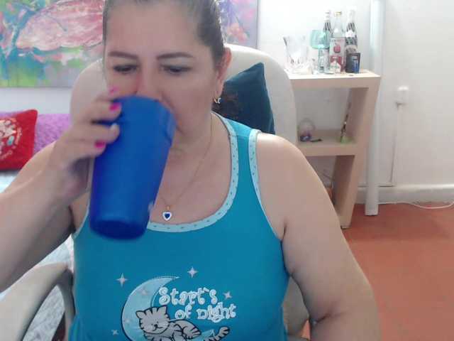 leonela's BongaCams show and profile