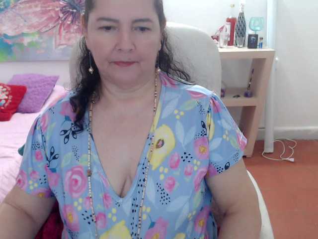 leonela's BongaCams show and profile