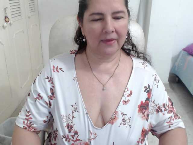 leonela's BongaCams show and profile