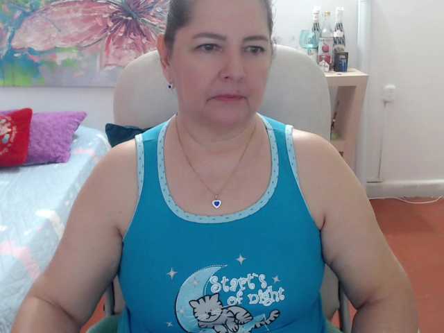 leonela's BongaCams show and profile