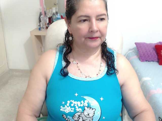 leonela's BongaCams show and profile