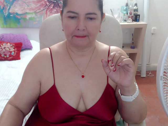 leonela's BongaCams show and profile