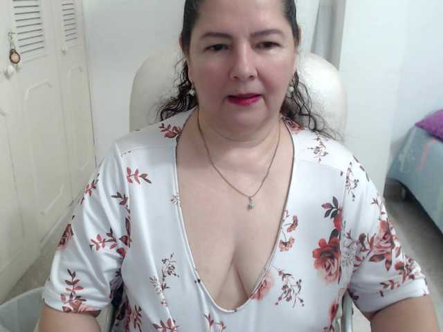 leonela's BongaCams show and profile