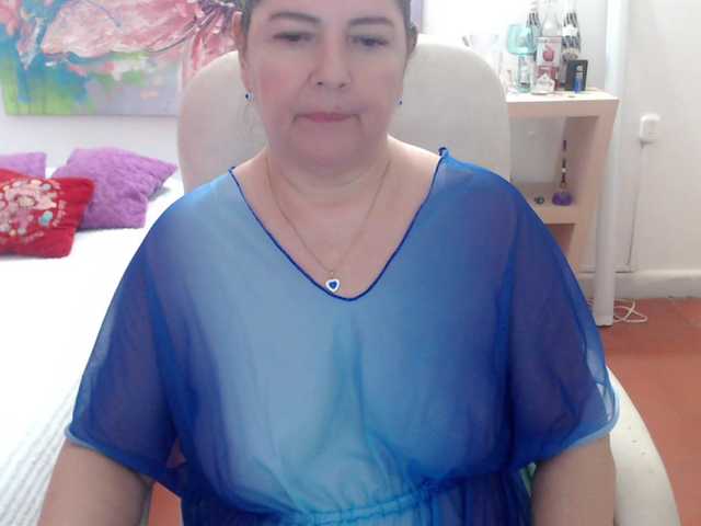 leonela's BongaCams show and profile