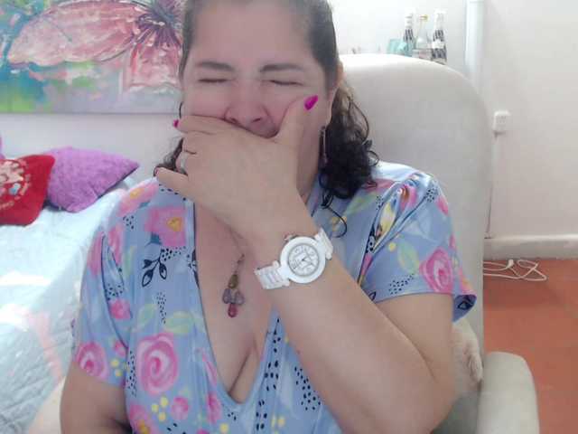 leonela's BongaCams show and profile