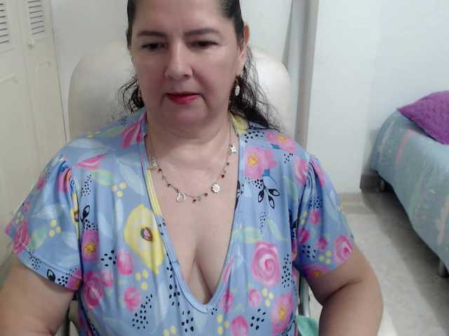 leonela's BongaCams show and profile