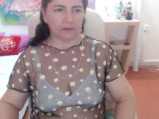 leonela's BongaCams show and profile