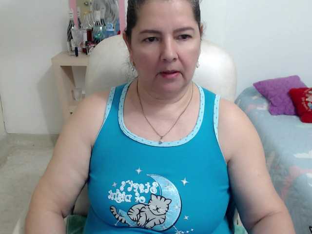 leonela's BongaCams show and profile