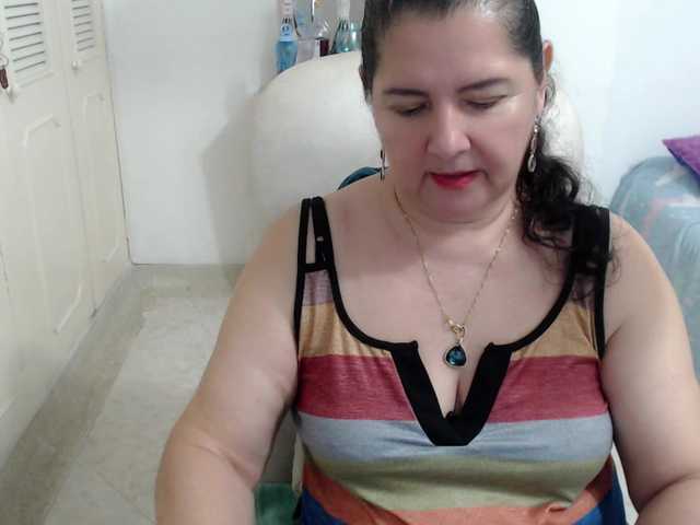 leonela's BongaCams show and profile