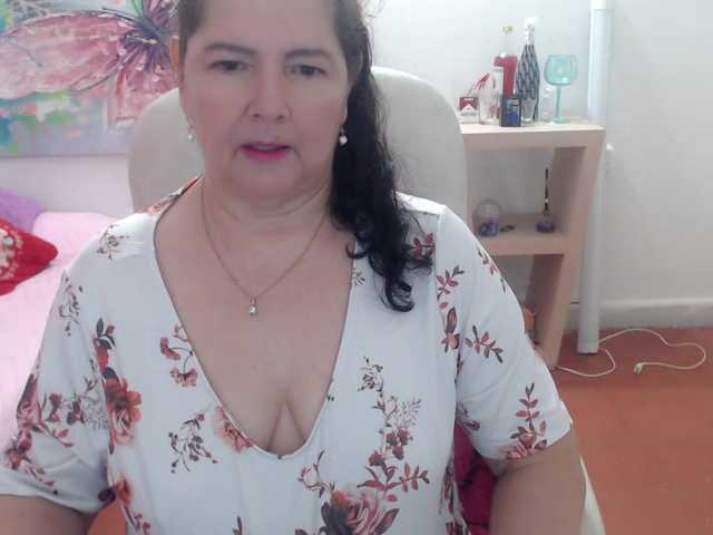 leonela's BongaCams show and profile