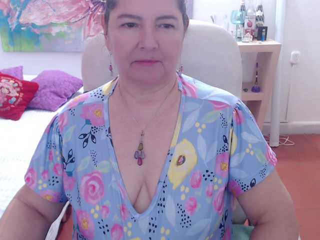 leonela's BongaCams show and profile