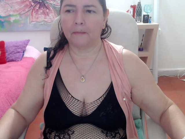 leonela's BongaCams show and profile