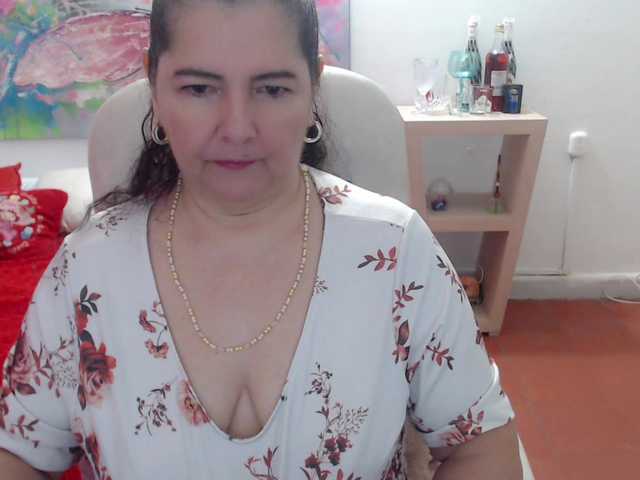 leonela's BongaCams show and profile