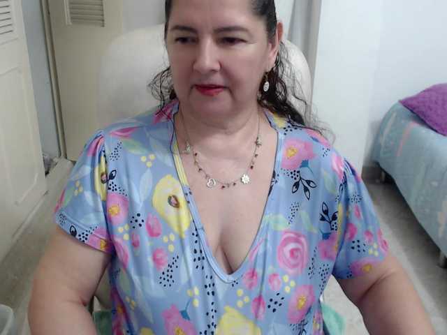 leonela's BongaCams show and profile