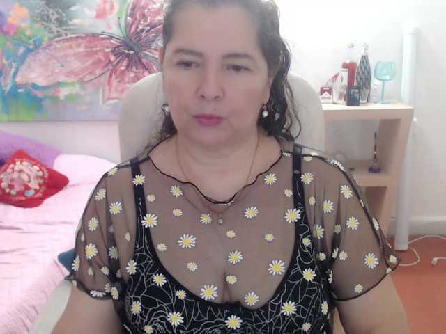leonela's BongaCams show and profile