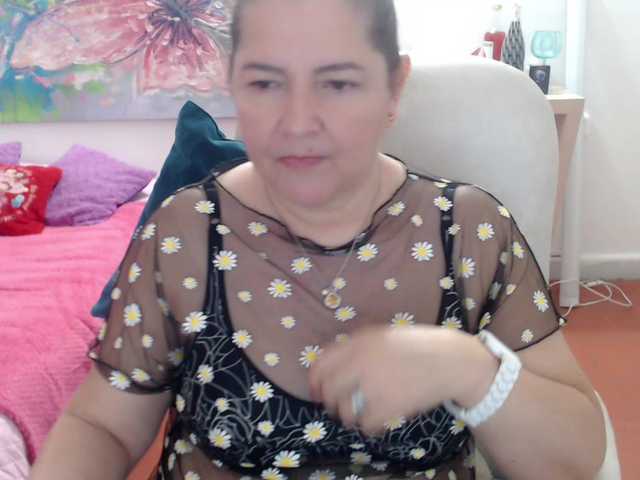 leonela's BongaCams show and profile