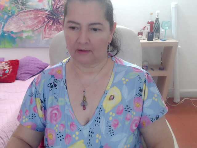 leonela's BongaCams show and profile