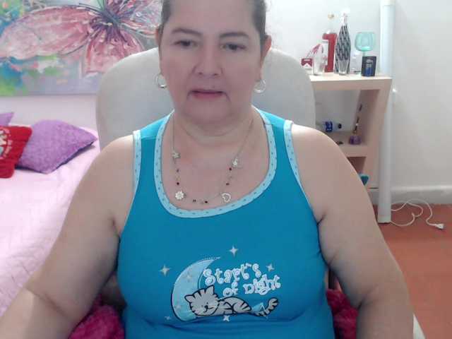 leonela's BongaCams show and profile