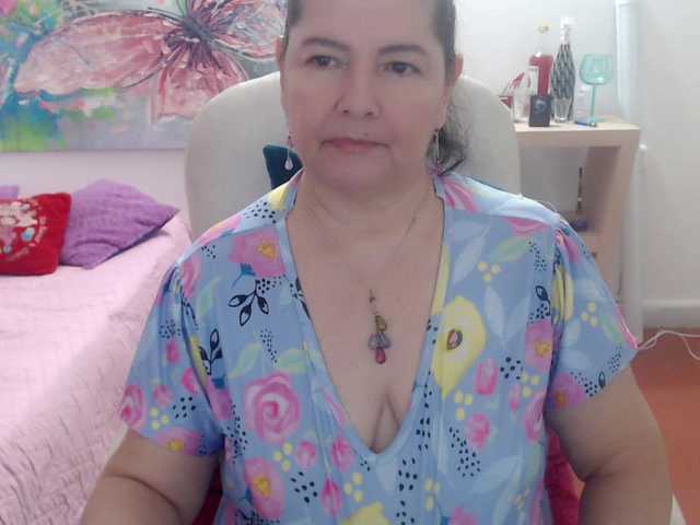 leonela's BongaCams show and profile
