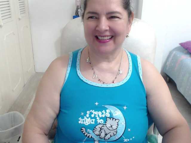 leonela's BongaCams show and profile