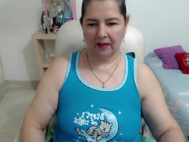 leonela's BongaCams show and profile