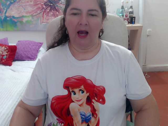 leonela's BongaCams show and profile