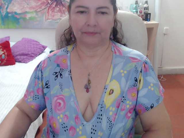 leonela's BongaCams show and profile