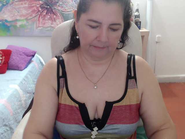 leonela's BongaCams show and profile