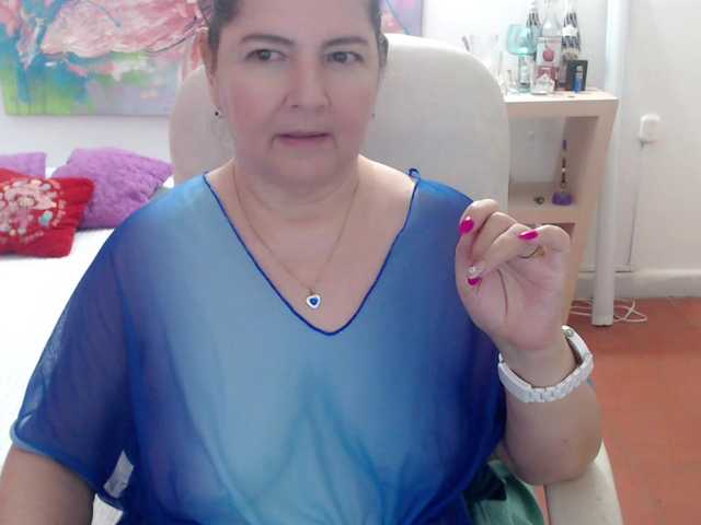 leonela's BongaCams show and profile