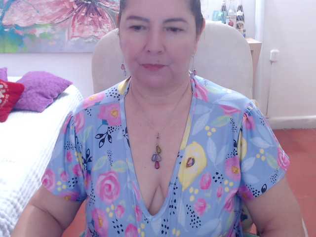 leonela's BongaCams show and profile