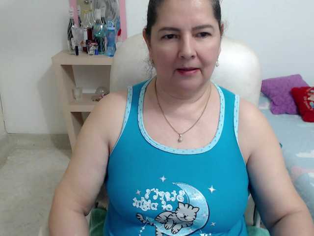 leonela's BongaCams show and profile