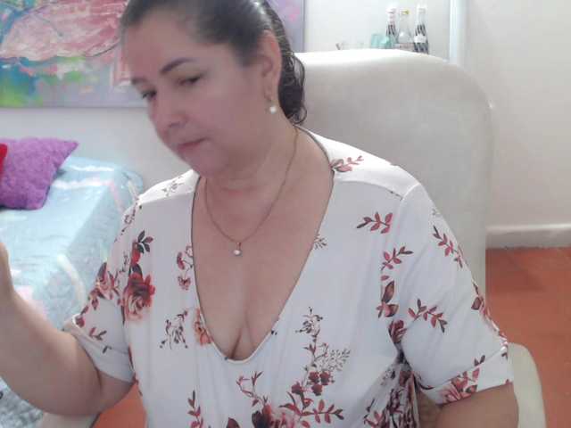 leonela's BongaCams show and profile