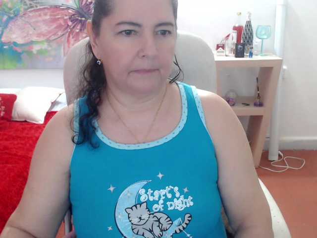 leonela's BongaCams show and profile