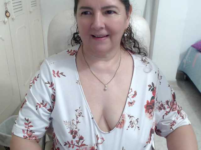 leonela's BongaCams show and profile