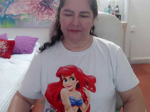 leonela's BongaCams show and profile
