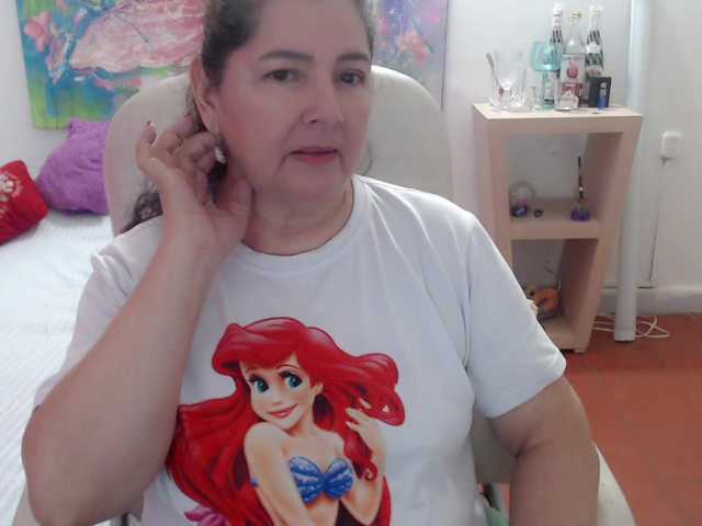 leonela's BongaCams show and profile
